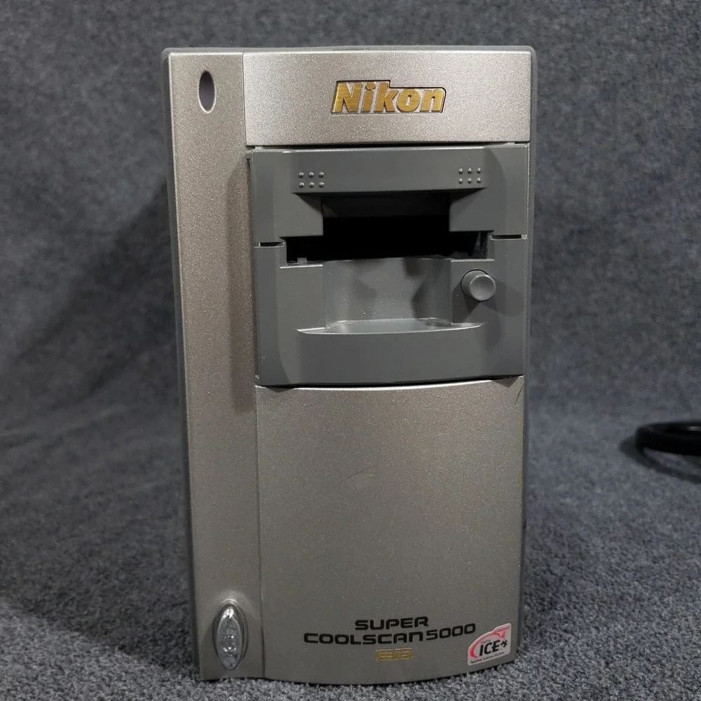 Nikon Super Coolscan 5000 ED w/ SA-21 Adapter 35mm Slides Film Scanner LS-5000